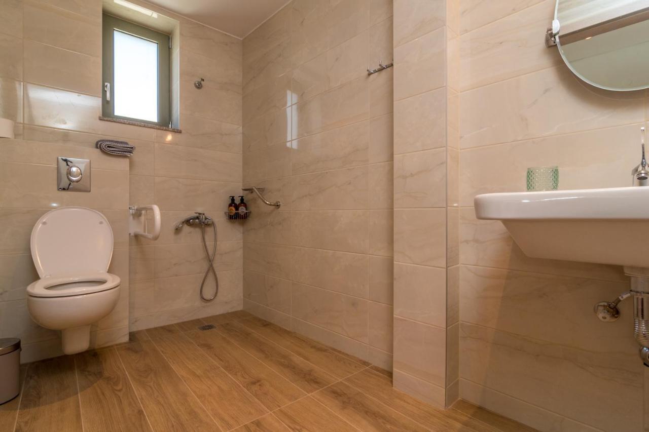 Evriali Comfort Living Palaiochora Exteriör bild